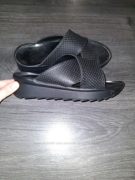 Шльопанці шкіряні