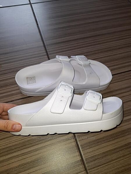 Шльопанці пінка