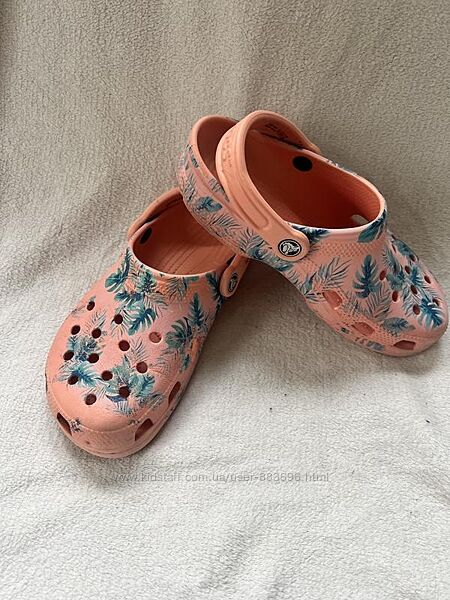 Кроксы фирмы crocs размер 5-7 по стельке 23-23,5 см.
