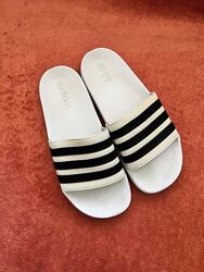 Шлёпанцы фирмы adidas 40,5 размера по стельке от края до края 26 см.