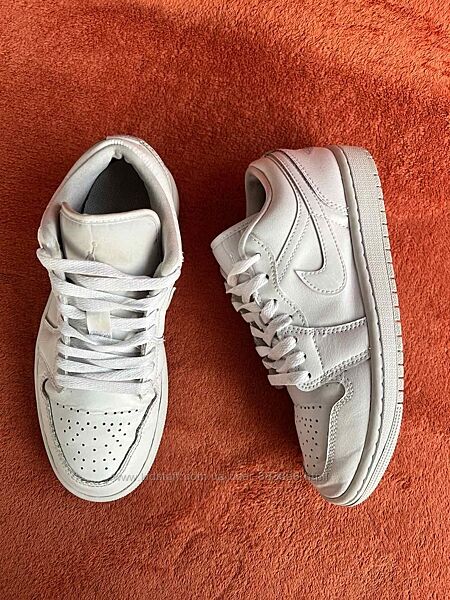 Кросівки фірми jordan 37,5 розміру за устілкою 24 см.