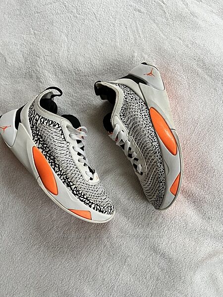 Кроссовки фирмы jordan 38,5 размера по стельке 24,5см. .