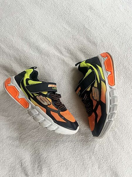 Кросівки фірми skechers 36 розміру по устілці 23,5 см.