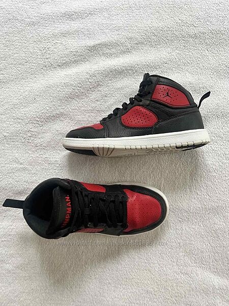 Кросівки фірми jordan 34 розміру за устілкою 22 см.