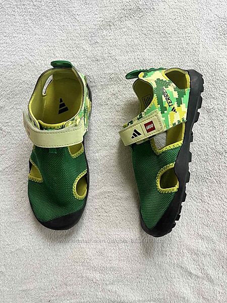 Сандалі фірми adidas серія lego 34 розмір по устілці 21,5 см.
