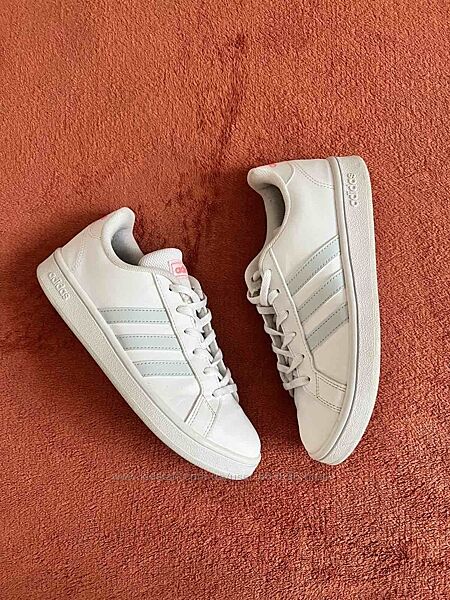 Кросівки фірми adidas 38 розміру по устілці 24,5 см.