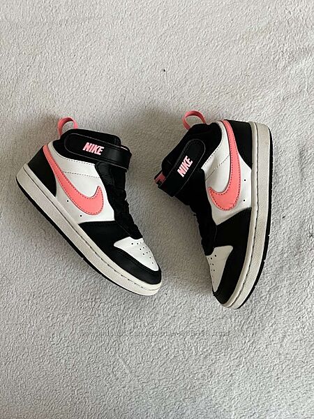 Кросівки фірми nike 30 розміру за устілкою 20 см.