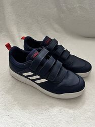 Кроссовки фирмы adidas 40 размера по стельке 25,5 см.