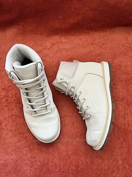 Ботинки фирмы Puma 39 разумела по стельке 25 см. 
