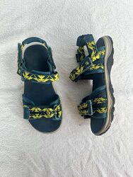 Босоножки фирмы jack wolfskin 33 размер по стельке от края до края 20,5 см.