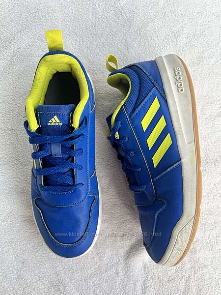 Кроссовки фирмы adidas 37,5 размера по стельке 24 см.