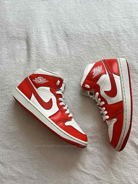 Кроссовки хайтопы фирмы jordan 39 размера по стельке 25 см.