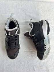 Кросівки хайтопи фірми jordan 37,5 розміру за устілкою 24 см.