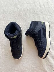 Кроссовки утепленные фирмы puma размера 37 по стельке 23,5 см.