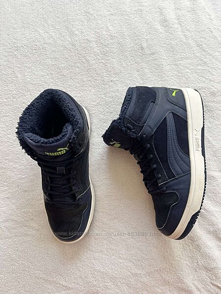 Кроссовки утепленные фирмы puma размера 37 по стельке 23,5 см.