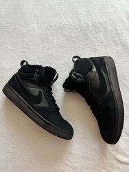 Кроссовки хайтопы утепленные фирмы nike 40 размера по стельке 26 см. 