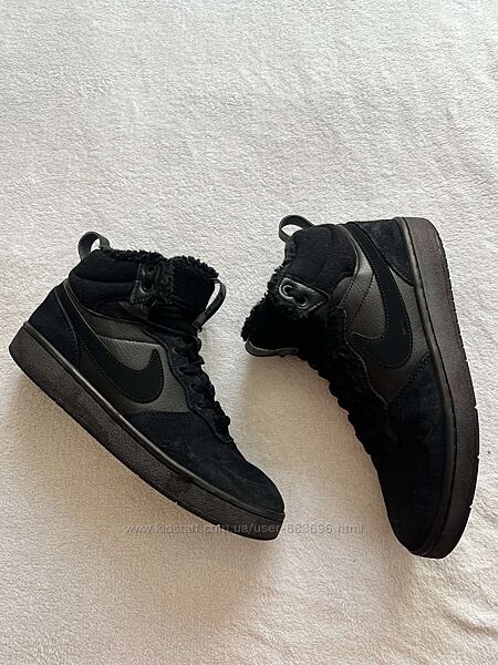 Кроссовки хайтопы утепленные фирмы nike 40 размера по стельке 26 см. 