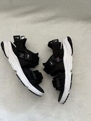 Босоніжки фірми New Balance 38,5 розмір по устілці від краю до краю 24,5 см