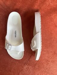 Шлепанцы фирмы birkenstock 41 размера по стельке указано 26,5 см.