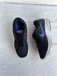 Кроссовки фирмы nike 38 размера по стельке 24,5 см.