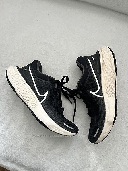 Кроссовки фирмы nike 38,5 размера по стельке 25 см.