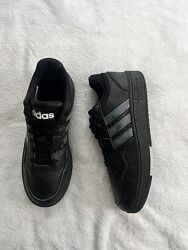 Кросівки фірми adidas 38 розміру за устілкою 24,5 см.