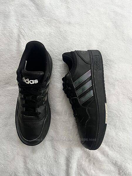 Кросівки фірми adidas 38 розміру за устілкою 24,5 см.