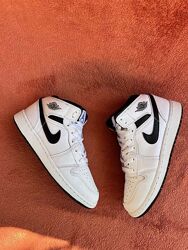 Кросівки хайтопи фірми jordan 38,5 розміру за устілкою 25 см.