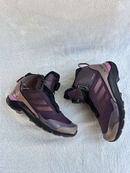 Ботинки фірми adidas 33 розміру по устілці 21 см.