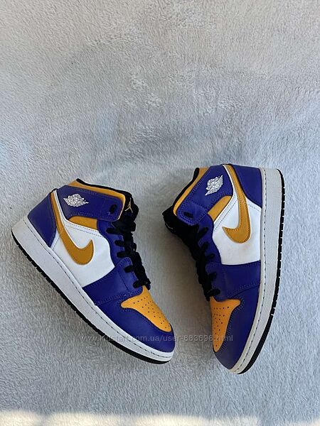 Кросівки хайтопи фірми jordan 40 розміру за устілкою 25,5 см.