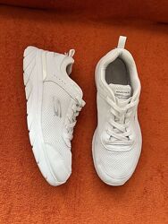 Кросівки фірми skechers 40 розміру по устілці 27 см.