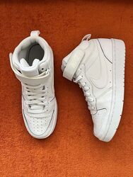 Кросівки хайтопи фірми nike 36,5 розміру за устілкою 23 см.