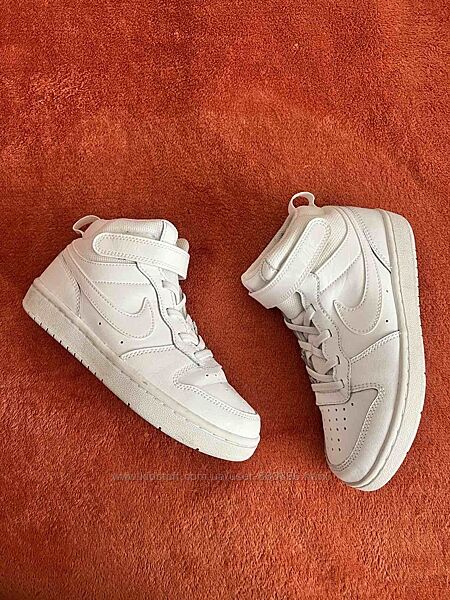 Кроссовки хайтопы фирмы nike 33 размера по стельке 21,5 см.