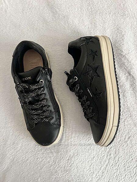 Кроссовки фирмы Geox 35 размера по стельке 22,5 см.