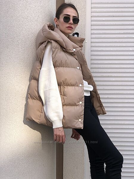 Жилетка жіноча тепла з капюшоном Різні кольори