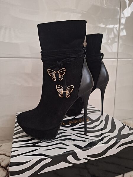 Замшеві ботильйони Molared