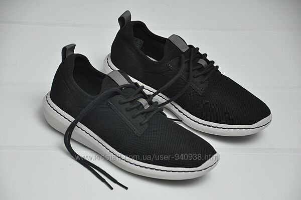 Clarks. Оригинал. Летние легкие кроссовки. р. 41 на стопу 26 - 26,5 см.