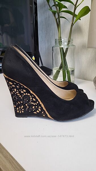 Жіночі босоніжки. туфлі жіночі на танкетке. босоніжки. туфлі.