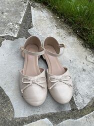 Бежеві легенькі босоніжки 33 розміру