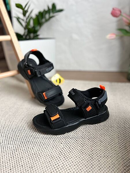 Стильні босоніжки від Clibee