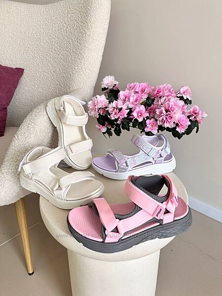 Босоніжки трекери