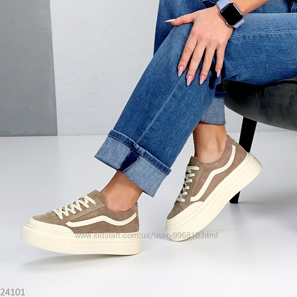Модні прошиті бежеві кеди на платформі натуральна замша колір візон