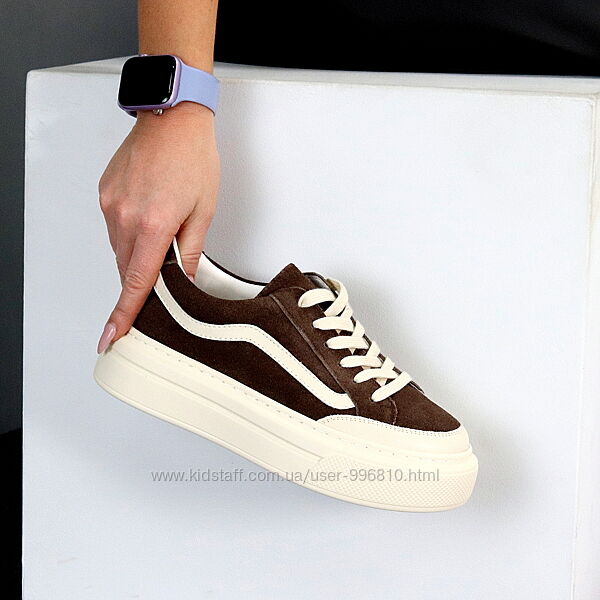 Модні прошиті бежеві кеди на платформі натуральна замша колір моко