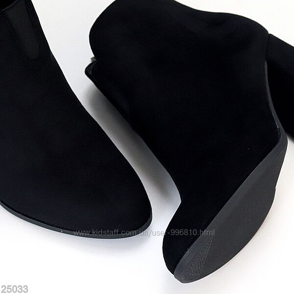 Чорні замшеві ботильйони зручний середній каблук лаконічний дизайн
