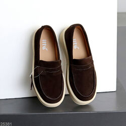 Актуальні шоколадні замшеві лофери на бежевій підошві/ чорні/ сірі