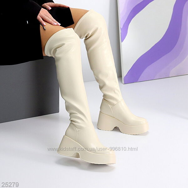 Ефектні молодіжні світлі бежеві ботфорти на платформі