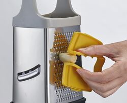 Терка з ємністю Joseph Joseph Multi-Grip Box Grater