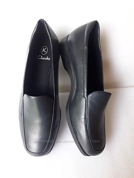 Clarks нові мякі шкіряні туфлі лофери на танкетці 39,5