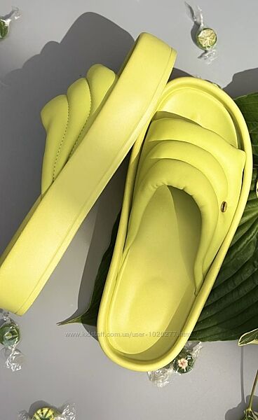 Шльопанці жіночі 