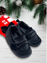 Подарункой набір оксамитові тапочки пінеткіметелик до малюка Pepco.